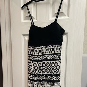 EUC Forever 21 Size Medium Spaghetti strap dress. Black & cream geometric design